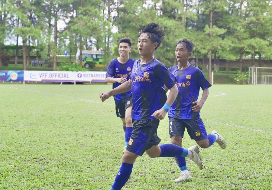 U17 HAGL đã có chiến thắng kịch tính 1-0 trước U17 SHB Đà Nẵng. Ảnh: Anh Tuấn u17-hagl-da-co-chien-thang-kich-tinh-1-0-truoc-u17-shb-da-nang-anh-anh-tuan.jpg