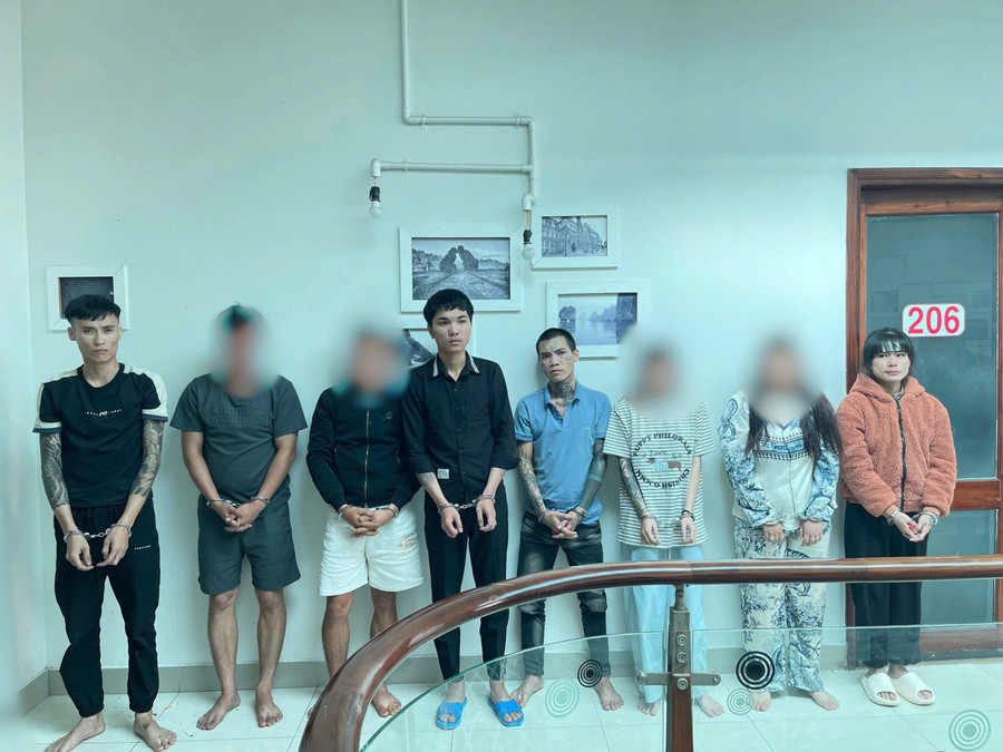 Các đối tượng bị bắt quả tang khi đang sử dụng trái phép chất ma túy. Ảnh: Chí Trung cac-doi-tuong-bi-bat-qua-tang-khi-dang-su-dung-trai-phep-chat-ma-tuy-anh-chi-trung.jpg