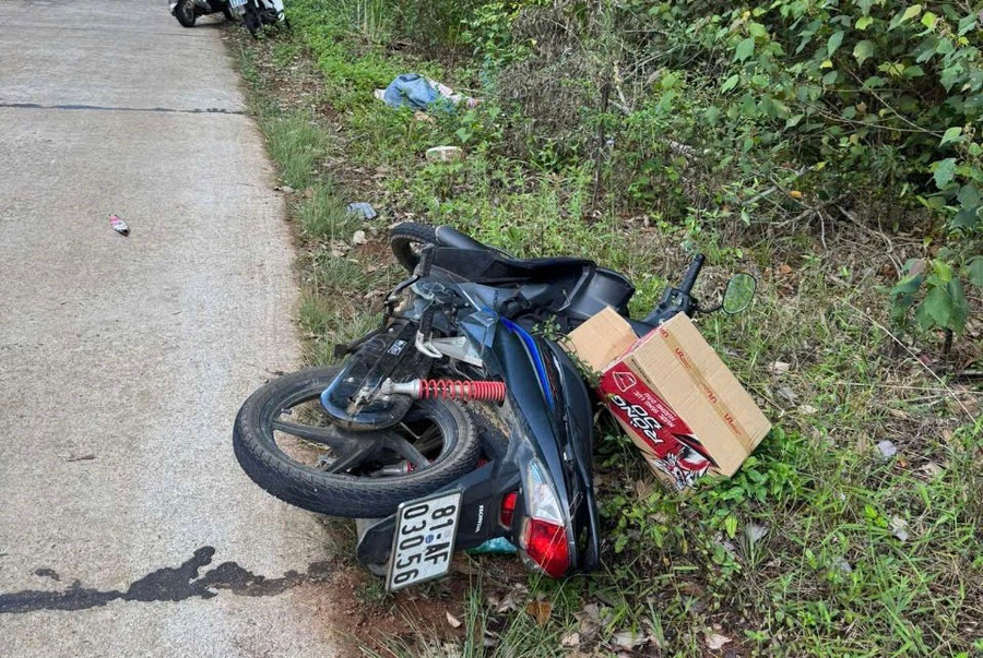 Hiện trường vụ chị M. tử vong bên lề đường. Ảnh: CTV hien-truong-vu-chi-m-tu-vong-ben-le-duong-anh-ctv.jpg