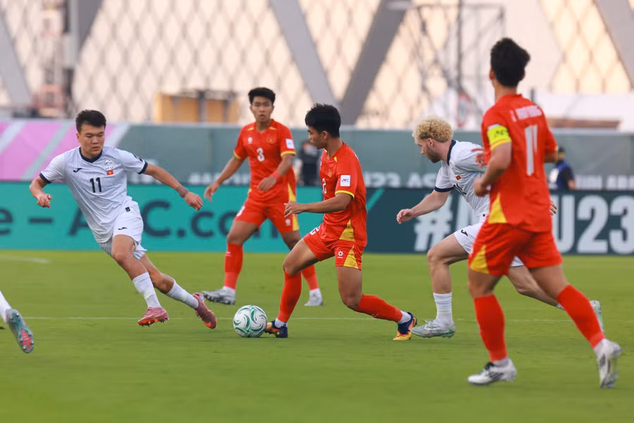 u23-viet-nam-gap-rat-nhieu-kho-khan-truoc-u23-kyrgyzstan-trong-nua-dau-cua-hiep-1-anh-ted-tran.jpg