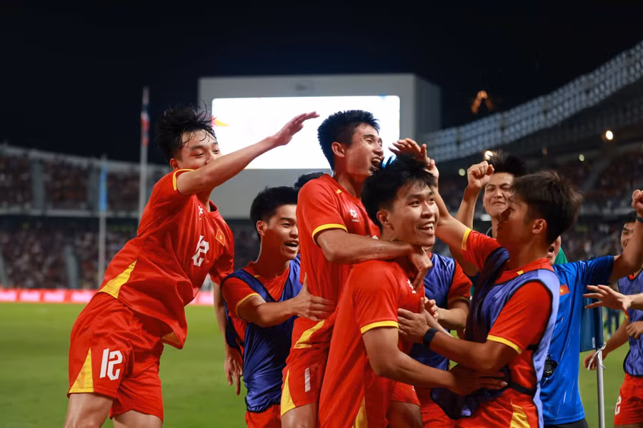 u22-viet-nam-da-dang-quang-ngoi-vo-dich-o-mon-bong-da-nam-tai-sea-games-33-anh-duc-dong.jpg