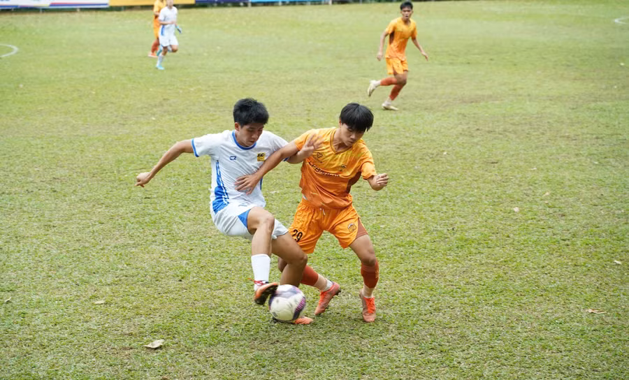 u19-lpbank-hagl-phai-da-co-tran-dau-khong-he-de-dang-truoc-u19-hue-anh-anh-tuan.jpg