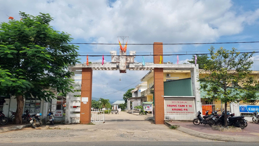 Trung tâm Y tế Krông Pa xác định H'Nhân có nhiều dấu hiệu vừa sinh con. Ảnh: Văn Ngọc trung-tam-y-te-huyen-krong-pa-xac-dinh-hnhan-co-nhieu-dau-hieu-vua-sinh-con-anh-van-ngoc.jpg