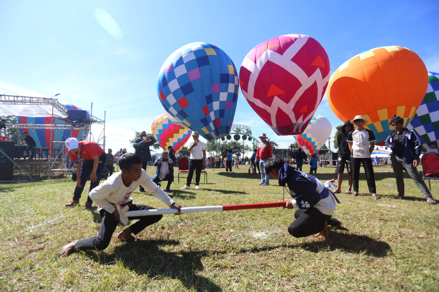 mon-thi-day-gay-quy-tu-khoang-80-vdv-tranh-tai-anh-van-ngoc.jpg