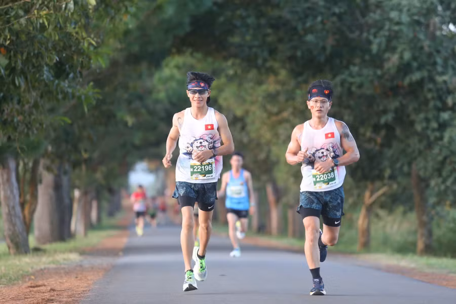 giai-chay-quy-tu-gan-3000-runner-ngoai-tinh-ve-tham-gia-anh-hoang-hoai.jpg