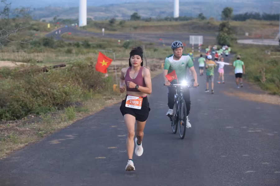 vdv-nguyen-thi-thu-thao-ve-dau-tien-o-cu-ly-21-km-nu-anh-van-ngoc.jpg