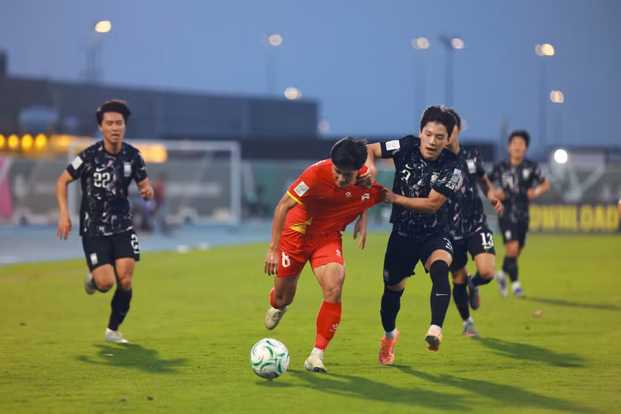 u23-viet-nam-giua-san-sang-choi-song-phang-voi-u23-han-quoc-anh-ted-tran.jpg