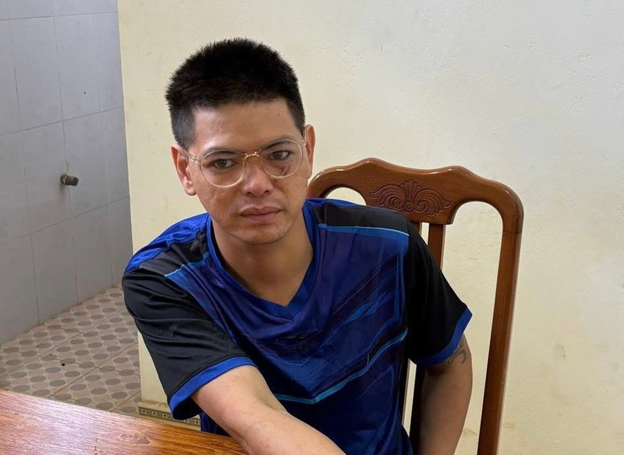 Đối tượng Phú bị bắt giữ khi đang trốn lệnh truy nã. Ảnh: ĐVCC doi-tuong-phu-da-bi-bat-giu-khi-dang-tron-lenh-truy-na-anh-dvcc.jpg