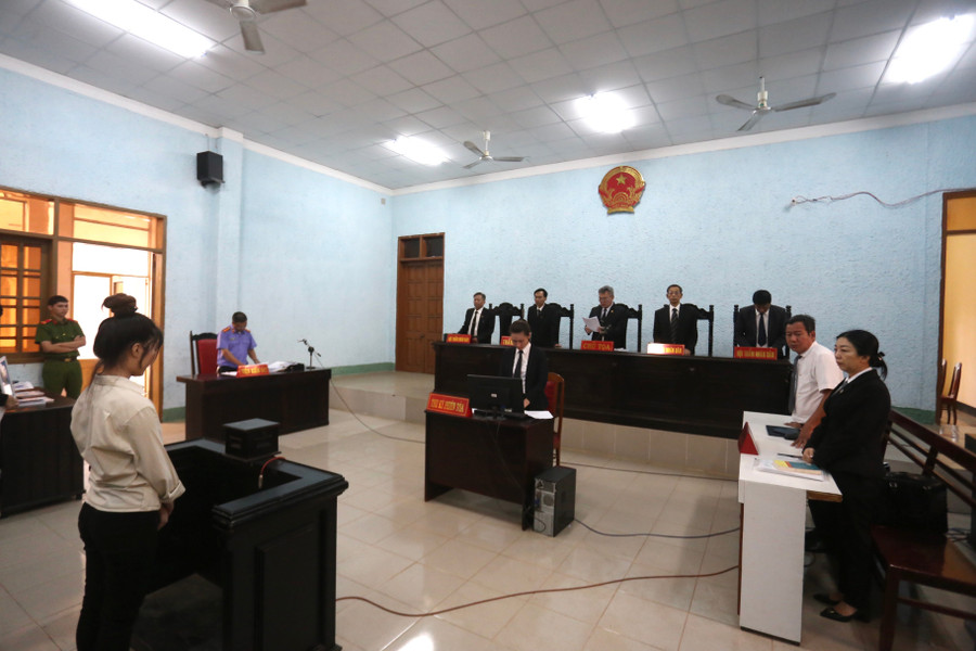 Hội đồng xét xử đã quyết định hoãn phiên tòa. Ảnh: Văn Ngọc hoi-dong-xet-xu-da-quyet-dinh-hoan-phien-toa-anh-van-ngoc.jpg