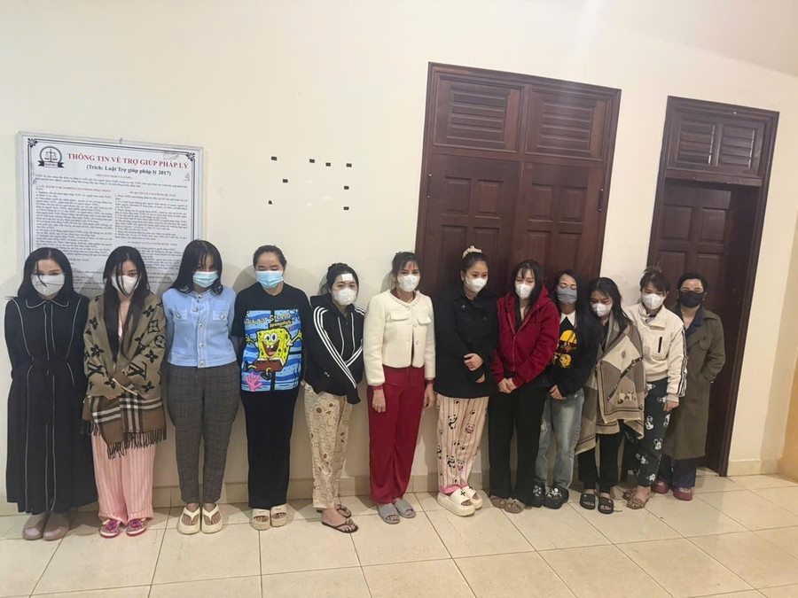 Lực lượng Công an triệt phá đường dây mại dâm núp bóng các cơ sở massage. Ảnh: Quốc Dũng luc-luong-cong-an-triet-pha-duong-day-mai-dam-nup-bong-cac-co-so-massage-anh-quoc-dung.jpg