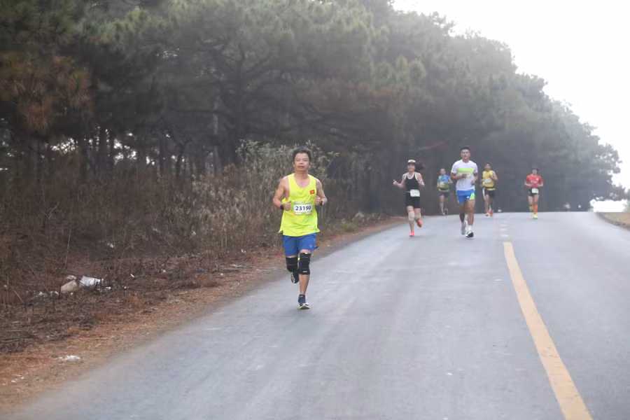 lan-dau-tien-mot-giai-chay-duoc-to-chuc-tren-duong-truong-sa-anh-hoang-hoai.jpg