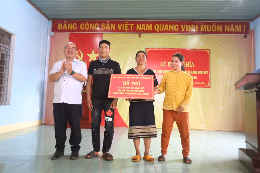 3-can-nha-dai-doan-ket-tri-gia-150-trieu-dong-se-duoc-xay-dung-cho-ba-con-lang-dak-bet-trong-thoi-gian-toi-anh-van-ngoc.jpg
