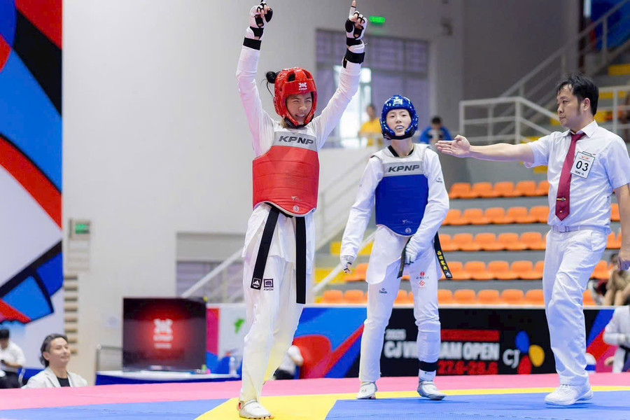 Nguyễn Thị Loan (giáp đỏ) đã giành huy chương vàng ở Giải Vô địch Taekwondo Đông Nam Á. Ảnh: Đức Nhật nguyen-thi-loan-giap-do-da-gianh-tam-huy-chuong-vang-o-giai-vo-dich-taekwondo-dong-nam-a-anh-duc-nhat.jpg