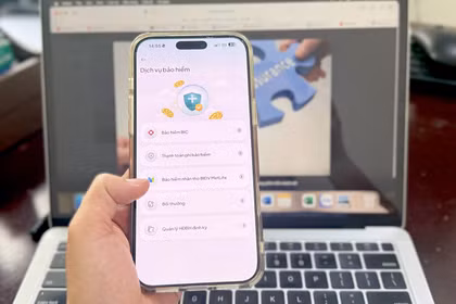 Chuyển tiền trên app ngân hàng: Cẩn trọng với bảo hiểm ngoài ý muốn