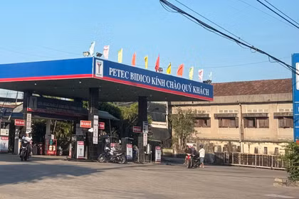 Chiều 22-10, xăng E10 giảm hơn 1.800 đồng/lít, dầu diesel tăng
