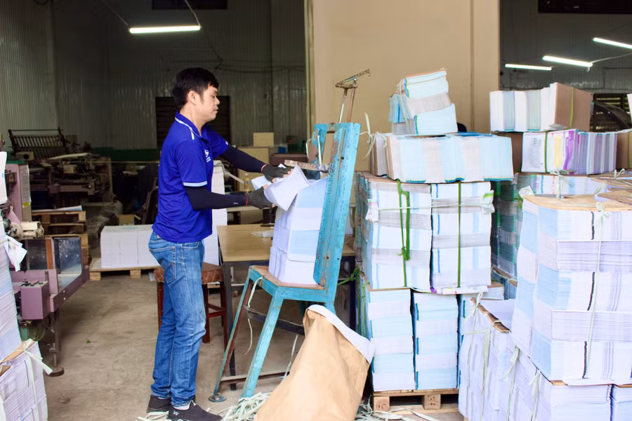nguoi-lao-dong-tai-cong-ty-co-phan-in-dau-tu-phat-trien-giao-duc-gia-lai-duoc-dam-bao-viec-lam-on-dinh-huong-nhieu-chinh-sach-phuc-loi-va-duoc-tao-dieu-kien-nang-cao-tay-nghe.jpg