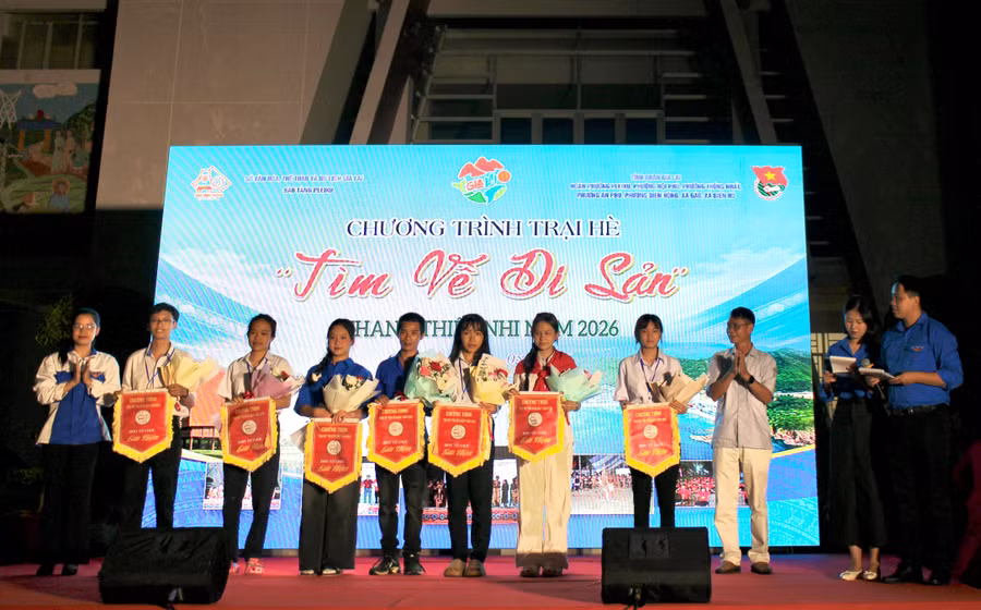 ban-to-chuc-tang-hoa-co-luu-niem-cho-dai-dien-7-tieu-trai-tham-gia-trai-he-tim-ve-di-san-nam-2026.jpg