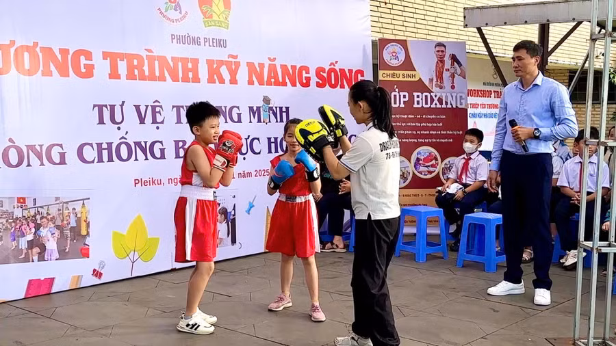 cac-em-thieu-nhi-thuc-hanh-tu-the-tu-ve-387.jpg