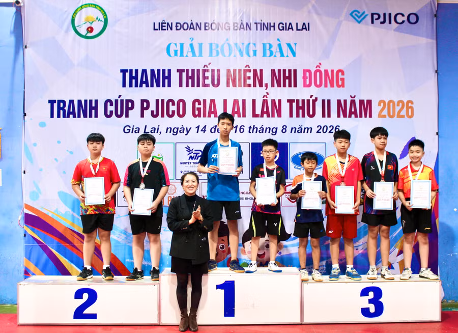 tay-vot-nhi-dong-quoc-anh-trien-vong-moi-cua-bong-ban-gia-lai-2132.jpg