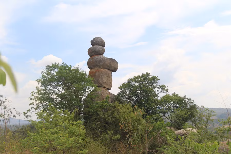 cum-da-khong-lo-xep-chong-tren-nui-chu-glap-xa-ia-hru-tinh-gia-lai-tao-hinh-doc-dao-giua-nui-rung-hoang-so.jpg