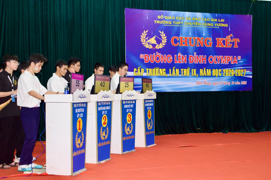 4-thi-sinh-tranh-tai-tai-vong-chung-ket-olympia-cap-truong.jpg