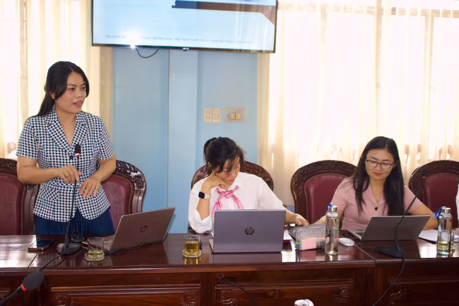 dai-bieu-da-trao-doi-thao-luan-2.jpg