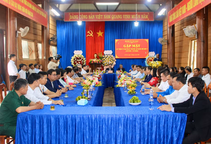 dang-uy-xa-gao-gap-mat-ky-niem-72-nam-ngay-thanh-lap-dang-bo-khu-9.jpg