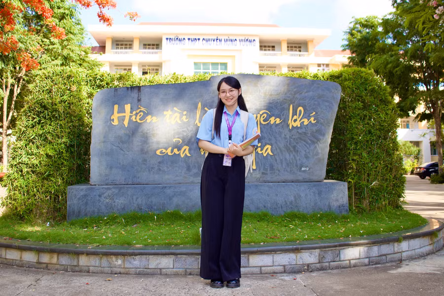 nguyen-ngoc-dan-thanh-tai-truong-thpt-chuyen-hung-vuong-noi-em-nuoi-duong-niem-dam-me-hoc-tap-va-am-nhac.jpg