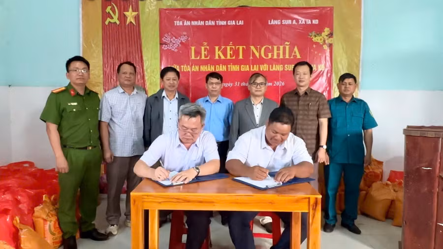 toa-an-nhan-dan-tinh-gia-lai-va-lang-sur-a-ky-ket-bien-ban-ket-nghia.jpg