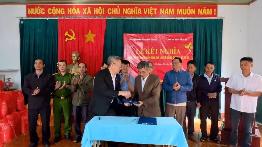 toa-an-nhan-dan-tinh-gia-lai-va-lang-du-keo-ky-ket-bien-ban-ket-nghia.jpg