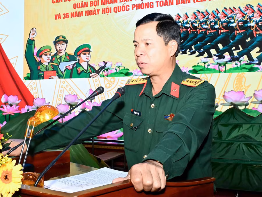 dai-ta-khuat-ba-cao-bi-thu-dang-uy-pho-tu-lenh-binh-doan-15-phat-bieu-tai-buoi-gap-mat.jpg