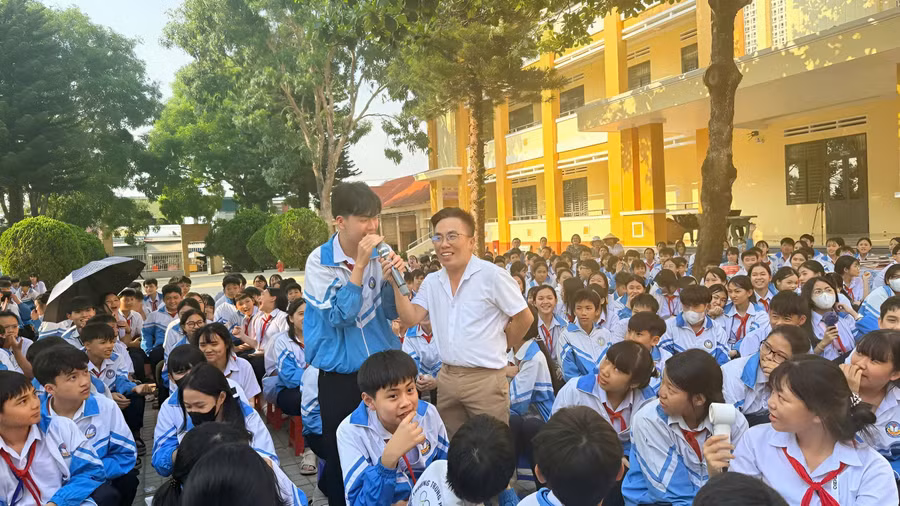 hoc-sinh-truong-thcs-ton-duc-thang-phuong-thong-nhat-hao-hung-tham-gia-game-show-vui-doc-sach.jpg