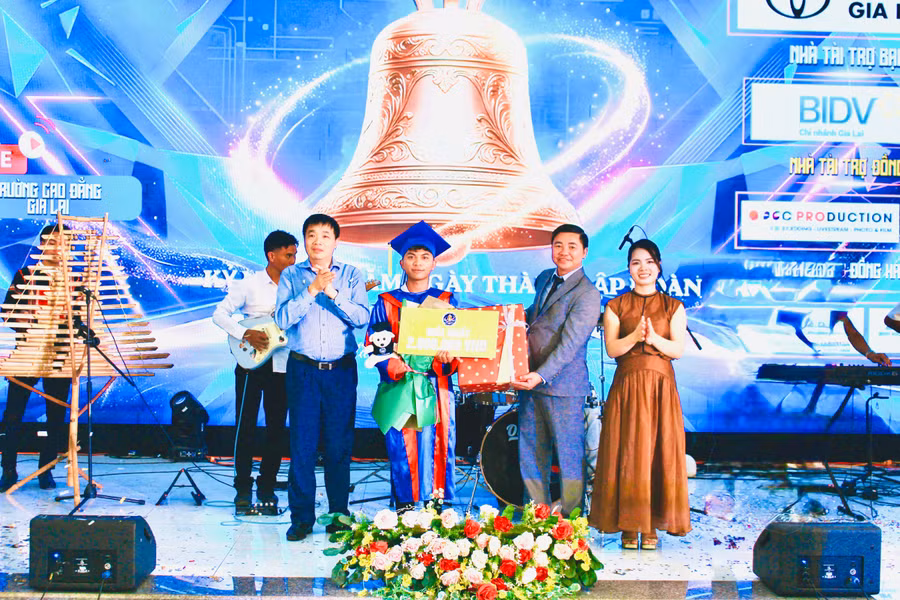 dinh-van-chau-dat-giai-nhat-tai-cuoc-thi-rung-chuong-vang-do-doan-truong-cao-dang-gia-lai-to-chuc.jpg