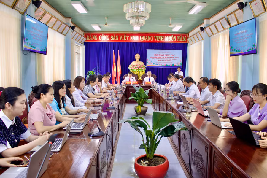 quang-canh-hoi-thao.jpg