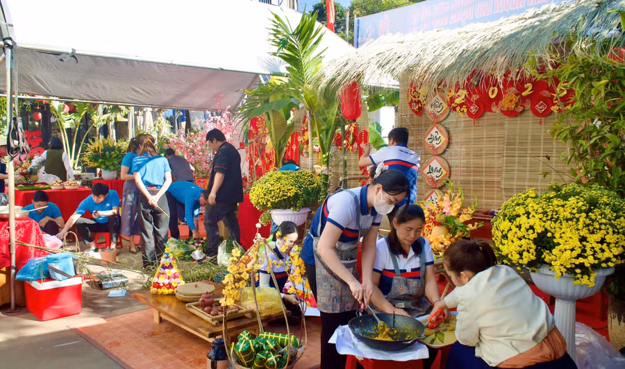 cac-doi-thi-tham-gia-hoi-thi-doan-vien-kheo-tay-giu-hon-tet-viet-tai-nha-van-hoa-lao-dong-tinh-gia-lai.jpg