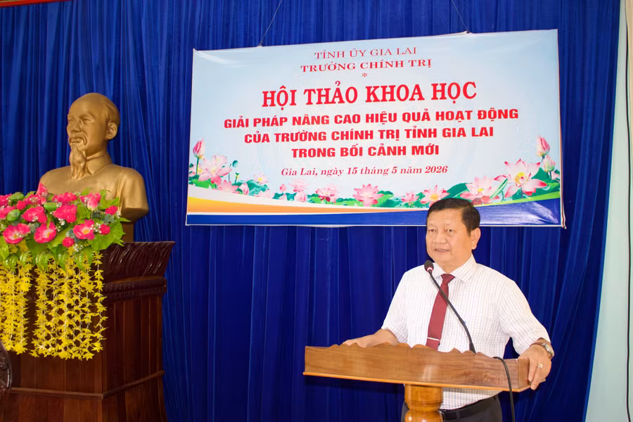 ths-ngo-khac-ngoc-tinh-uy-vien-hieu-truong-truong-chinh-tri-tinh-gia-lai-phat-bieu-chao-mung.jpg