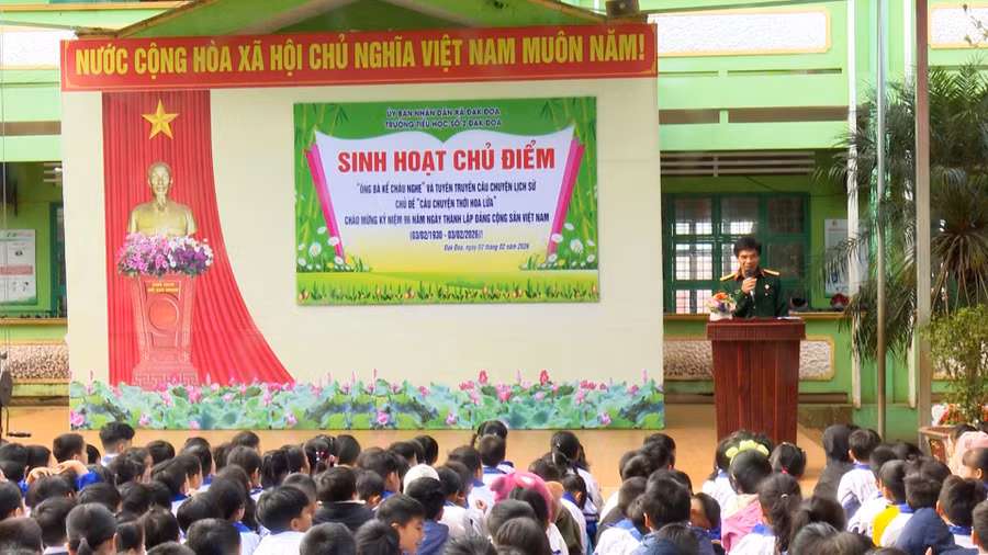 quang-canh-buoi-sinh-hoat.jpg
