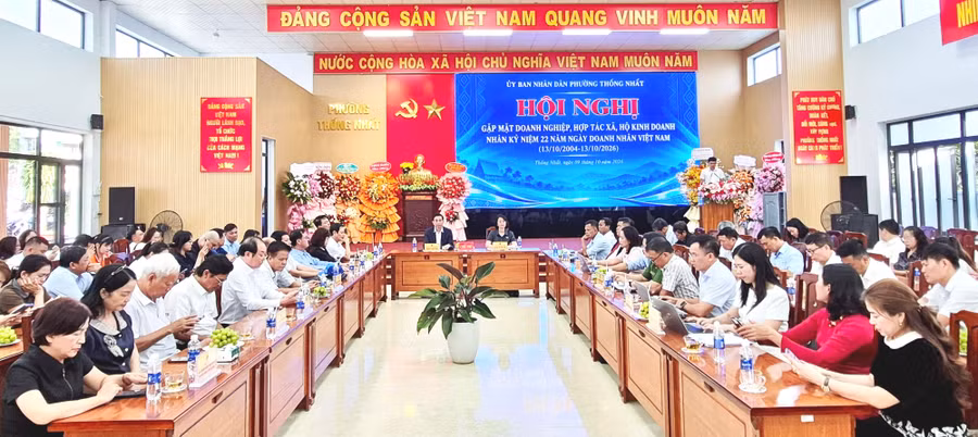 quang-canh-hoi-nghi-9642-237-7526.jpg
