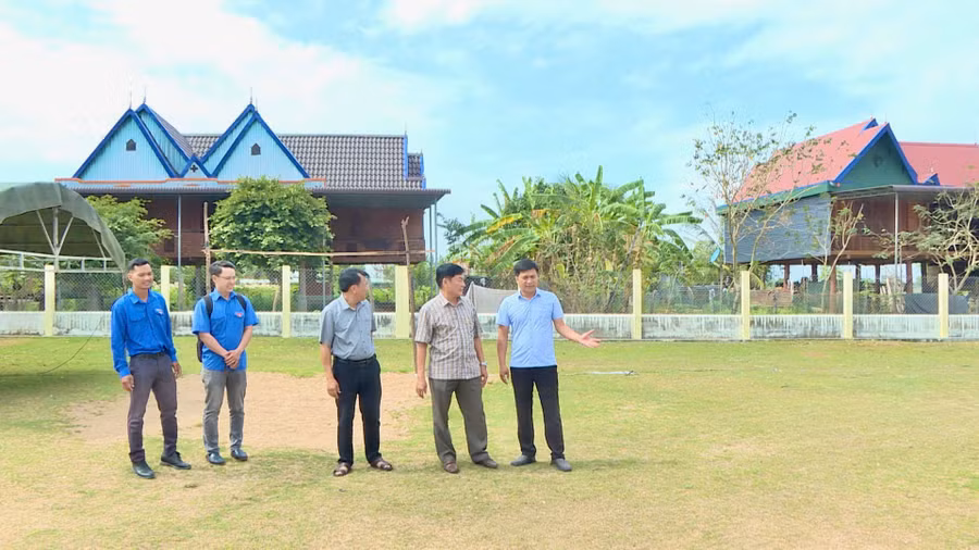 doan-cong-tac-bao-va-phat-thanh-truyen-hinh-gia-lai-cung-lanh-dao-xa-uar-khao-sat-thuc-te-dia-diem-du-kien-to-chuc-cac-hoat-dong-an-sinh-xa-hoi-tai-dia-phuong.jpg