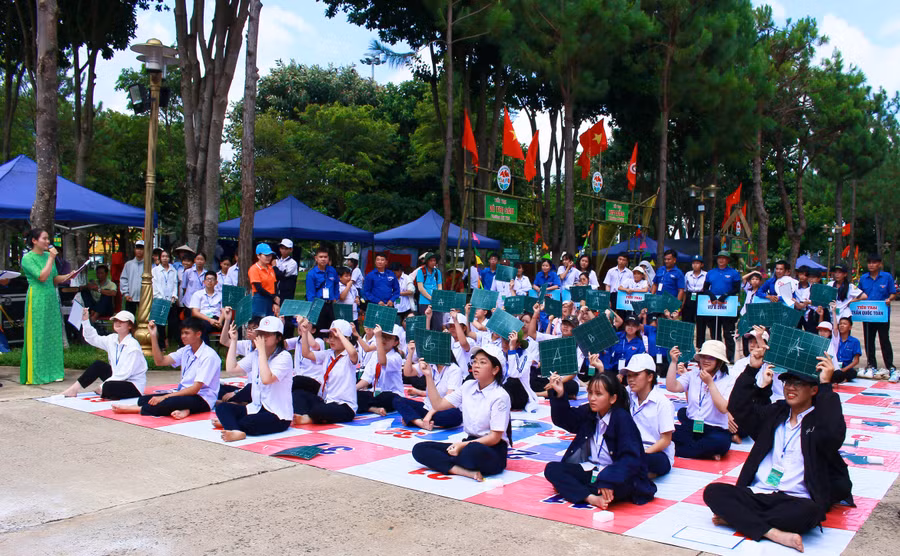 cac-trai-sinh-tham-gia-phan-thi-rung-chuong-vang-mot-trong-nhung-hoat-dong-noi-bat-cua-trai-he-tim-ve-di-san-nam-2026.jpg