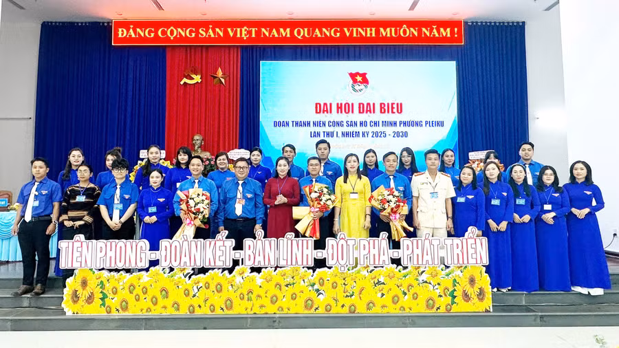 bi-thu-vo-hoang-minh-ra-mat-bch-doan-phuong-pleikujpg.jpg