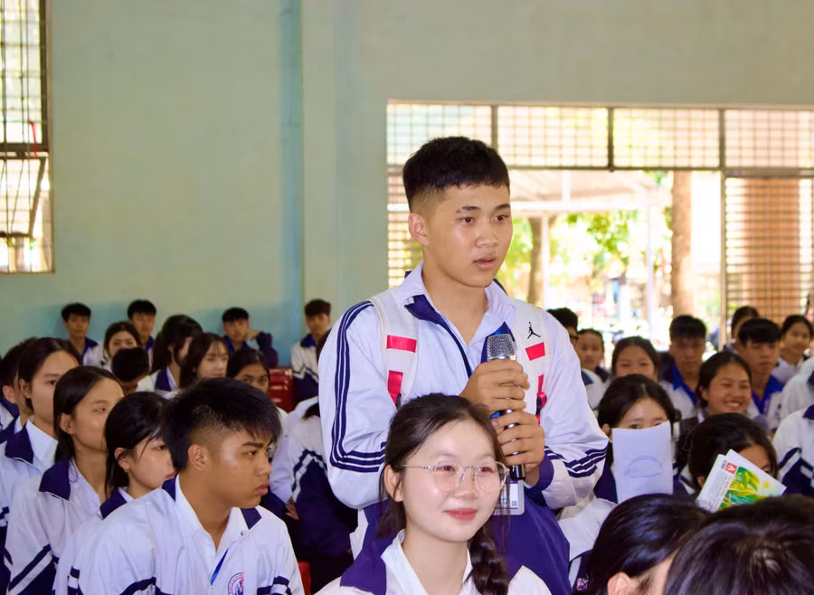 200-hoc-sinh-tham-gia-chuong-trinh-hoc-sinh-gia-lai-voi-van-hoa-tuan-thu-phap-luat.jpg