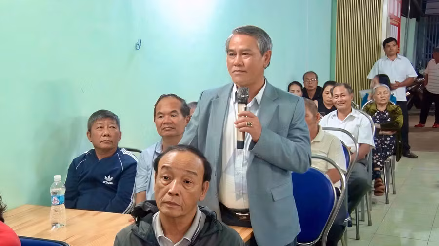 cu-tri-phuong-dien-hong-phat-bieu-y-kien-tai-hoi-nghi-tiep-xuc-cu-tri-921.jpg