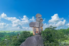 Kỳ thú những tảng đá xếp chồng lên nhau ở đèo Chư Sê