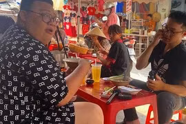 Góc khuất các video triệu view của 'thánh ăn': Chỉ cần ngồi ăn, kiếm trăm triệu đồng