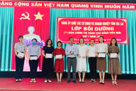 Bế giảng lớp bồi dưỡng lý luận chính trị dành cho đảng viên mới