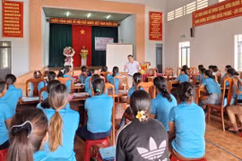 Hỗ trợ phụ nữ làng Rõh ứng dụng khoa học công nghệ sản xuất cà phê bền vững