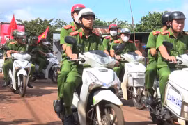Các đại biểu tham gia diễu hành hưởng ứng Tháng hành động phòng-chống ma túy năm 2024