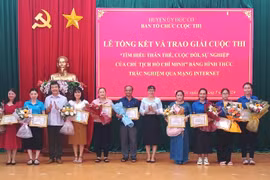 Đức Cơ: Trao 24 giải Cuộc thi “Tìm hiểu thân thế, cuộc đời, sự nghiệp của Chủ tịch Hồ Chí Minh”