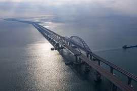 Nga, Ucraine trả đũa lẫn nhau vụ cầu qua eo biển Kerch bị tấn công